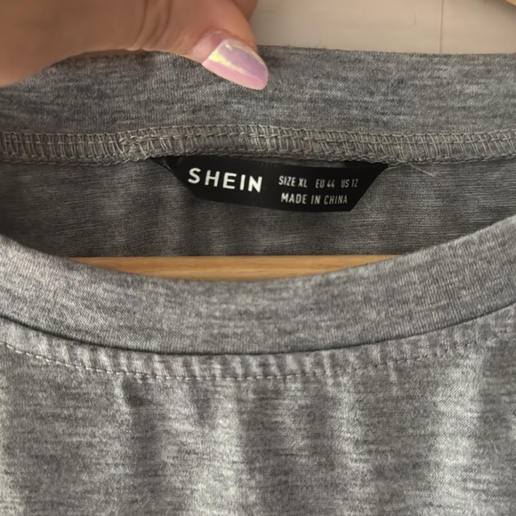 SHEIN Graphic Tshirt - Picture 3 of 3